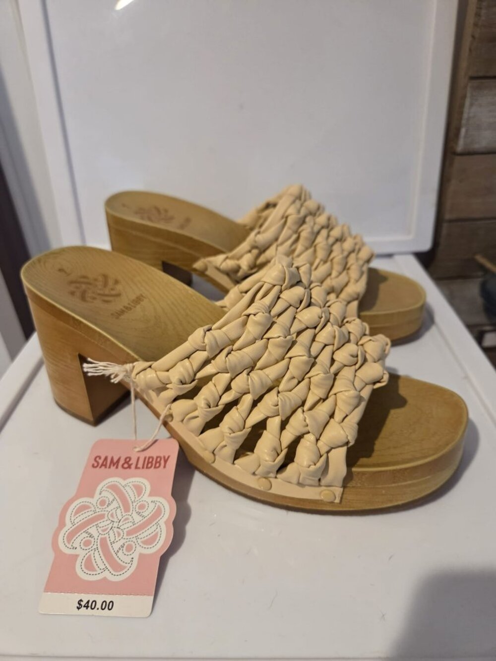 Womens Sam & Libby size 9 platform sandals, brand new with tags
